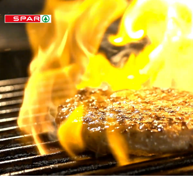 Szaftos húsok, friss alapanyagok és ellenállhatatlan ízek - minden, ami egy tökéletes grillélményhez kell, egy helyen. Fedezd fel grill kínálatunkat, és hozd ki a legtöbbet minden sütésből!